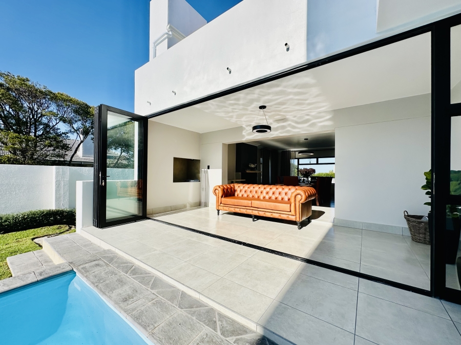 9 Bedroom Property for Sale in Westcliff Western Cape